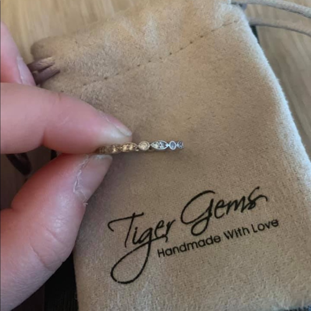 Handmade women’s scalloped ring